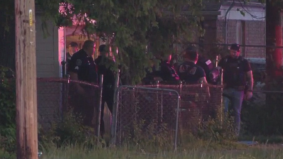 Barricaded gunman who shot himself amid standoff had history of mental health issues